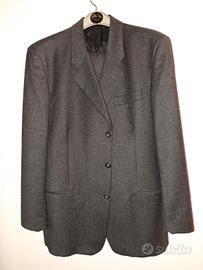 abito grigio uomo