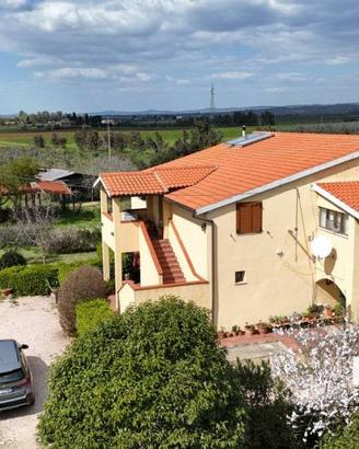 Rustico / Casale di 292 m² con più di 5 locali e b