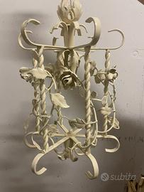 Lampadario vintage con fiori
