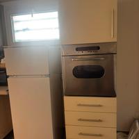 Cucina con forno e cappa