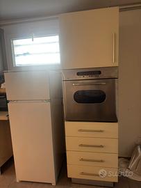 Cucina con forno e cappa