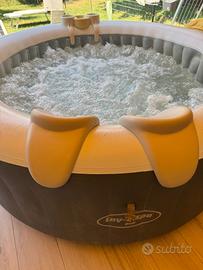 Piscina vasca idromassaggio spa