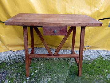TAVOLO IN LEGNO MASSELLO. (62)