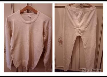 Due Completi intimi di lana della Marina 