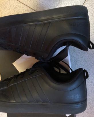 Scarpe Adidas nere n.40