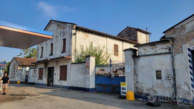 Casa Indipendente con Capannone e Officina