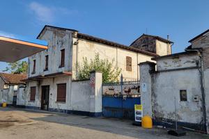 Casa Indipendente con Capannone e Officina