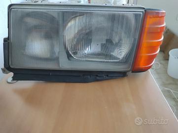 Faro sinistro Mercedes 190E (lato guida)