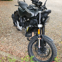Moto 125 Husqvarna svartpilen