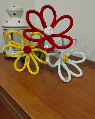"fai da te" Fiori in tricotin 