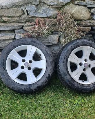 Cerchi in lega con gomme Fiat Panda Cross