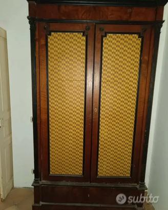 Credenza antica in legno