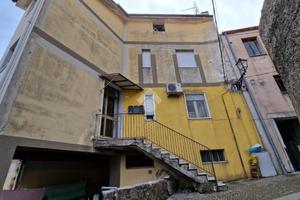 2 LOCALI A CASTIGLIONE DEL GENOVESI