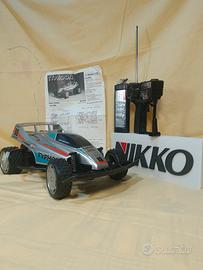 Nikko Typhoon con radiocomando 