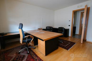 Zona corso tre novembre ampio ufficio con balconi