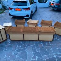 Set di pouf e armadio minibar con illuminazione