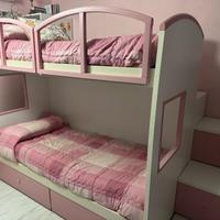 Letto a castello con panche contenitrici