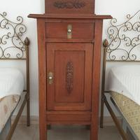comodino antico in legno massello
