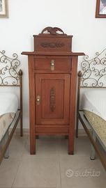 comodino antico in legno massello