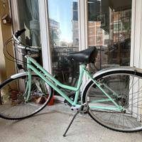 Bicicletta vintage risistemata con cambio