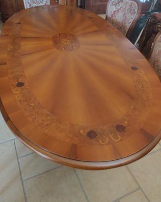 Tavolo ovale intarsiato in legno con sedie coord