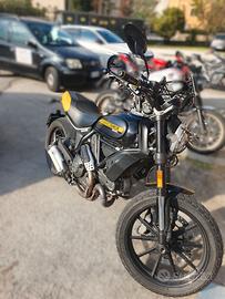 Ducati Scrambler 800 full throttle