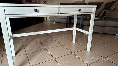 Scrivania Ikea Hemnes