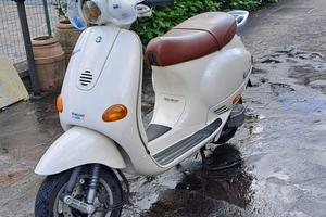 Vespa piaggio 125 ET4