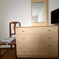 cassettiera con specchio e comodini