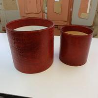 paralume in legno curvato rivestito in cuoio