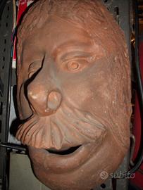 maschera in terracotta