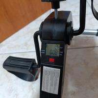 Attrezzo per gambe e braccia