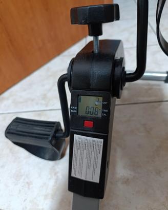 Attrezzo per gambe e braccia