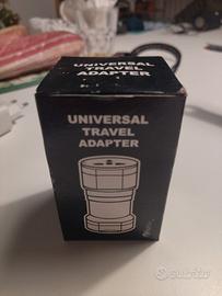 Adattatore universale da viaggio