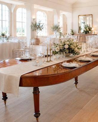 Tavolo Antico ovale per Eventi e Matrimoni