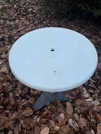 Tavolini da esterno con foro per ombrellone