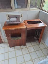 macchina da cucire con mobiletto
