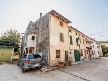RUSTICO A VILLAFRANCA DI VERONA