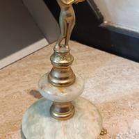 Antica statuina decorativa in marmo con Puttino