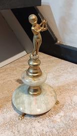 Antica statuina decorativa in marmo con Puttino