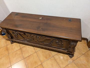 Cassapanca legno intarsiata.