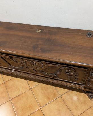 Cassapanca legno intarsiata.