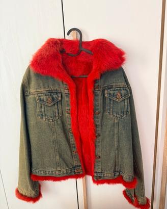 Giacca jeans con pelliccia rossa