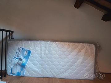 materassi e struttura da letto