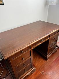 Scrivania antica tipo inglese