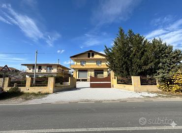 Locale commerciale di 660mq a Grammichele