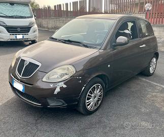 Lancia Ypsilon 1.3 multijet VERSUS blocksystem