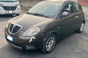 Lancia Ypsilon 1.3 multijet VERSUS blocksystem
