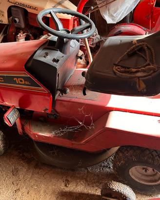 Trattorino tagliaerba