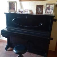Pianoforte con sgabello